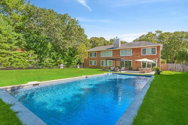 $3,395,000 | 31 East East Gate Road, Wainscott, NY 11975