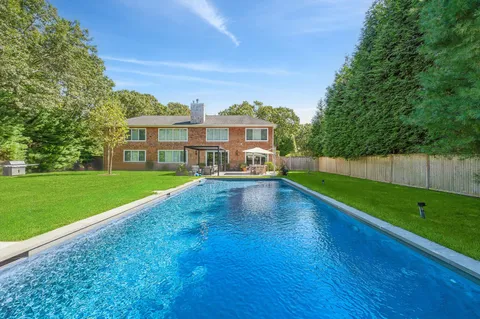$3,395,000 | 31 East East Gate Road, Wainscott, NY 11975