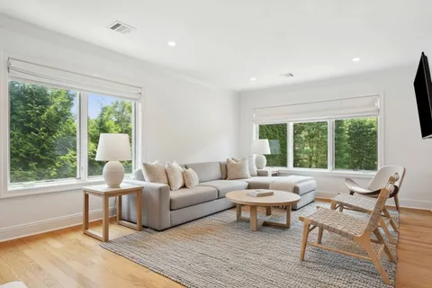 $3,495,000 | 31 East East Gate Road, Wainscott, NY 11975