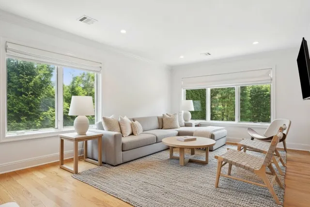 $3,495,000 | 31 East East Gate Road, Wainscott, NY 11975