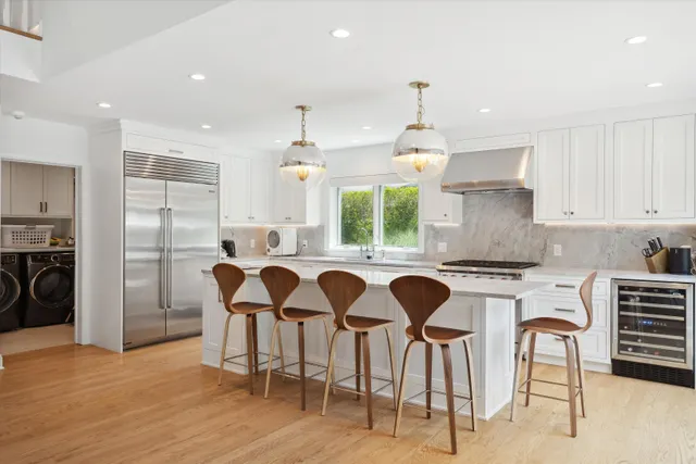 $3,395,000 | 31 East East Gate Road, Wainscott, NY 11975