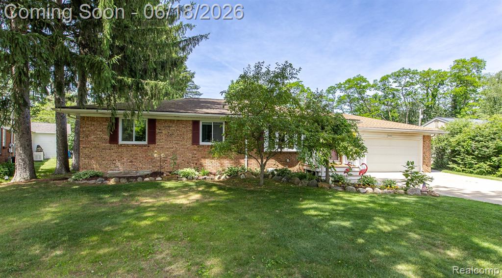 880 Joslyn Road Lake Orion, MI 48362 - Photo 2 of 45