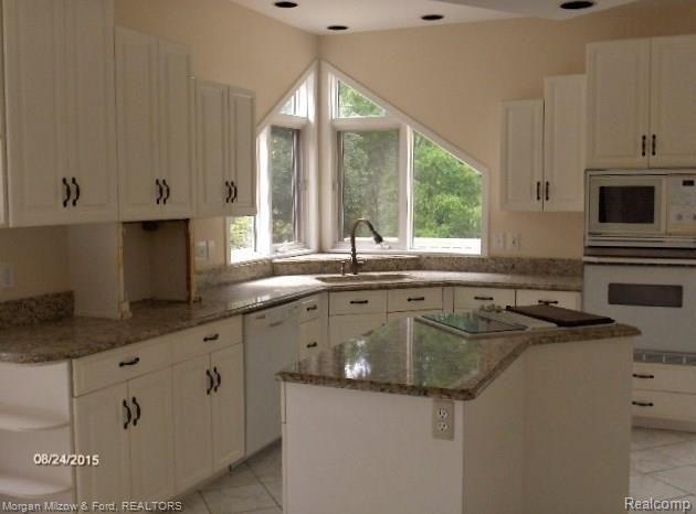 5772 Rochester Road Rochester, MI 48306 - Photo 2 of 14 2.JPG