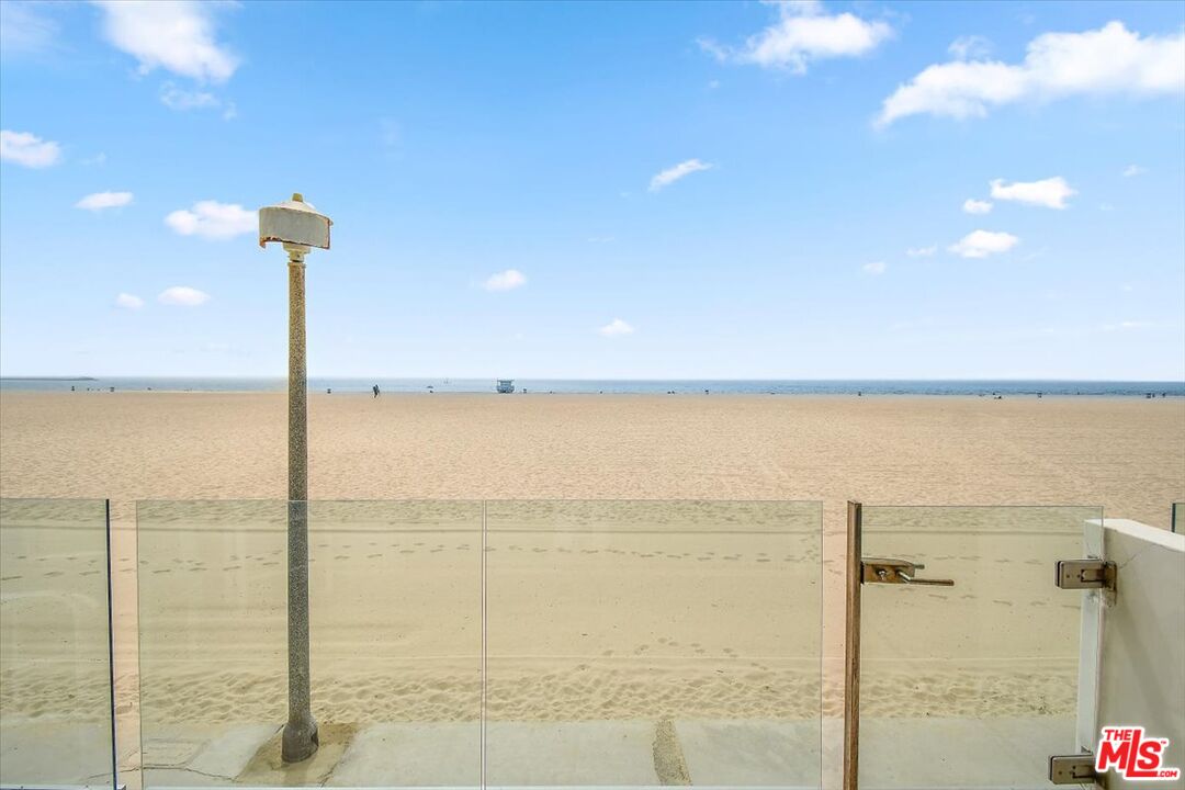 4 Jib Street, Unit 2 Marina del Rey, CA 90292 - Photo 35 of 37 a view of a city