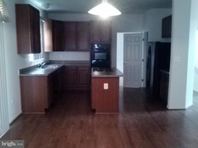 6830 Sand Cherry Way Clinton, MD 20735 - Photo 5 of 10 Kitchen