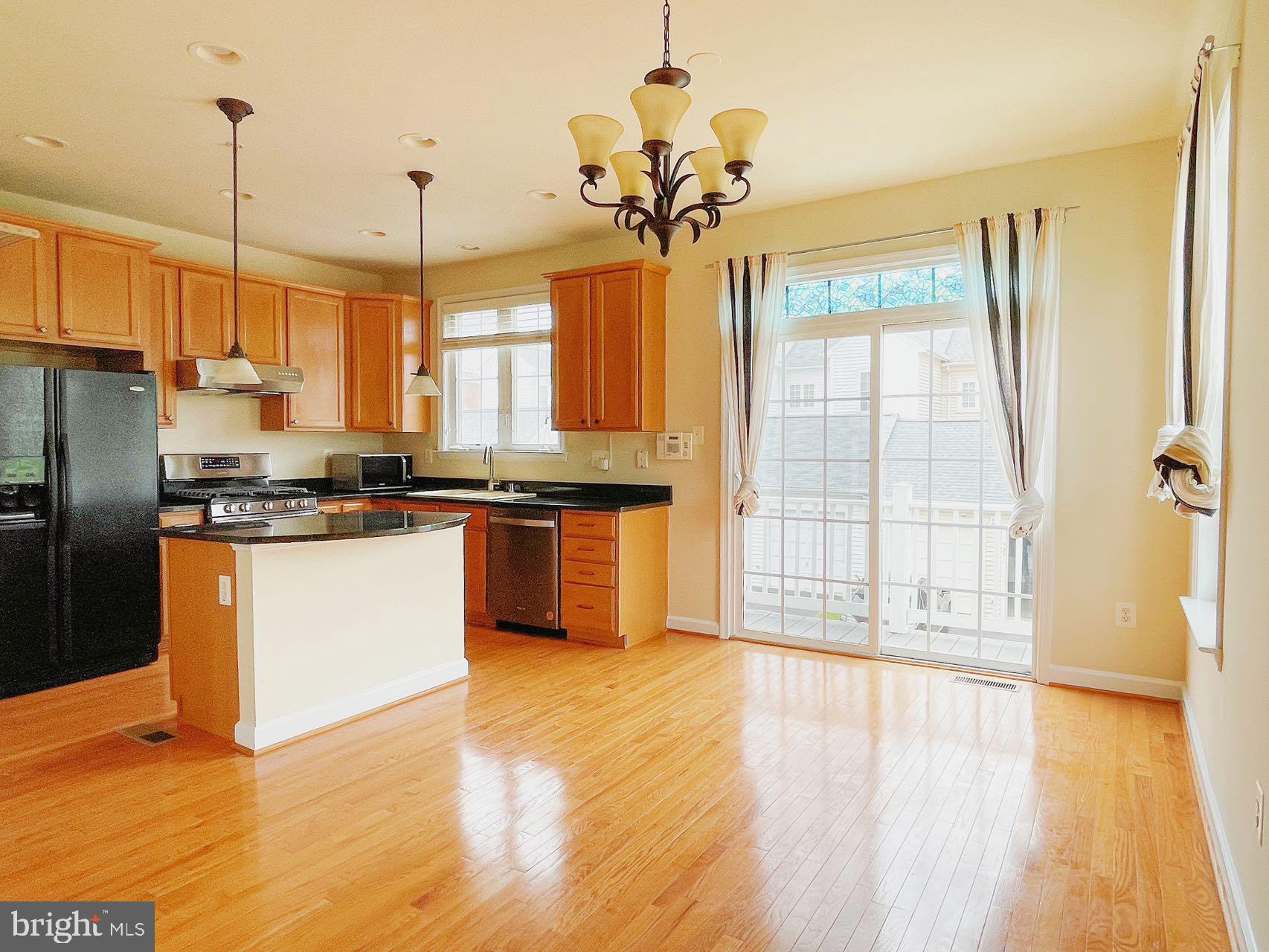 1105 Gaither Road Rockville, MD 20850 - Photo 3 of 27 KITCHEN & DINING