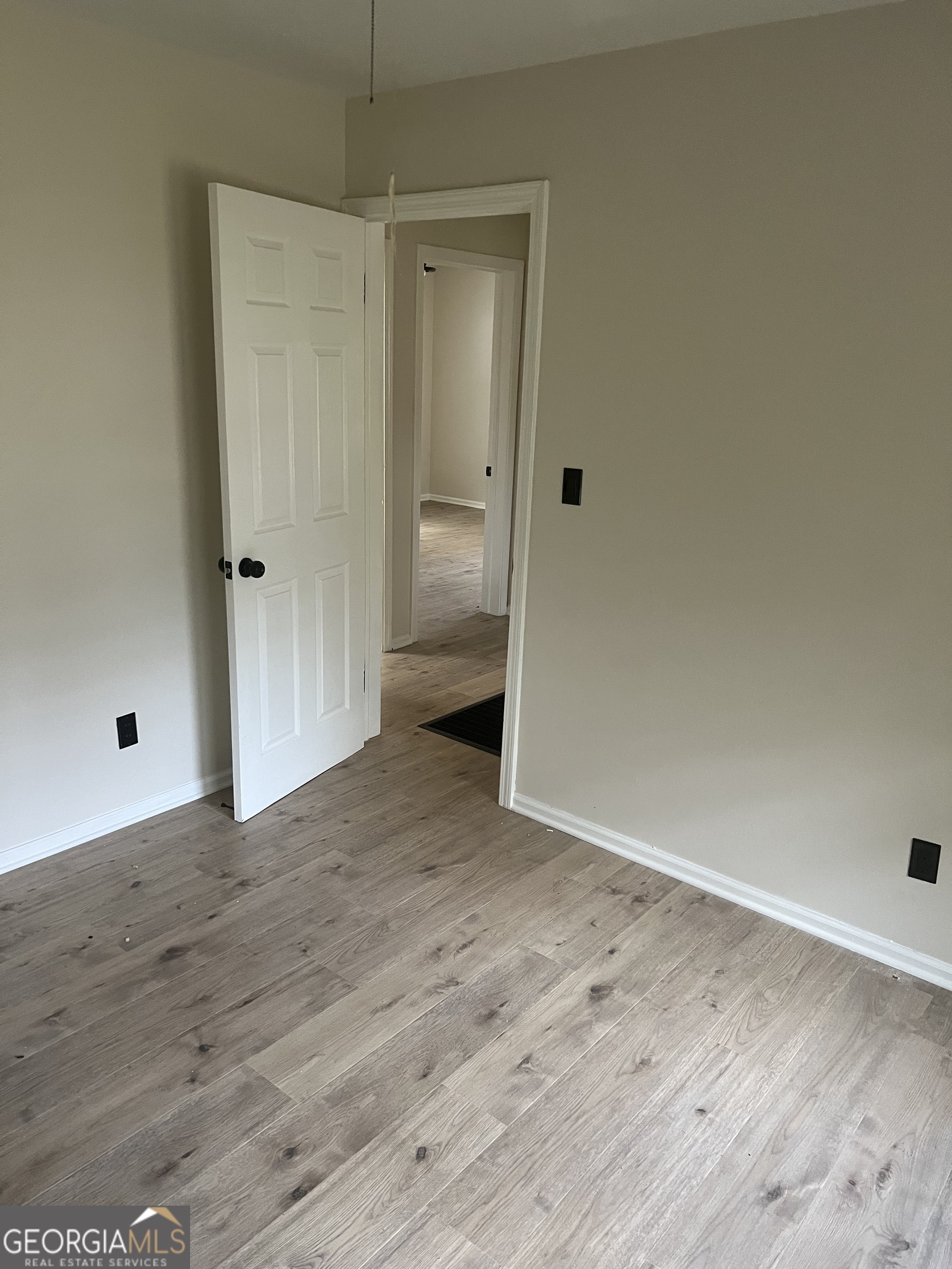 784 Spring Valley Drive Forest Park, GA 30297 - Photo 7 of 12 a view of an empty room and wooden floor