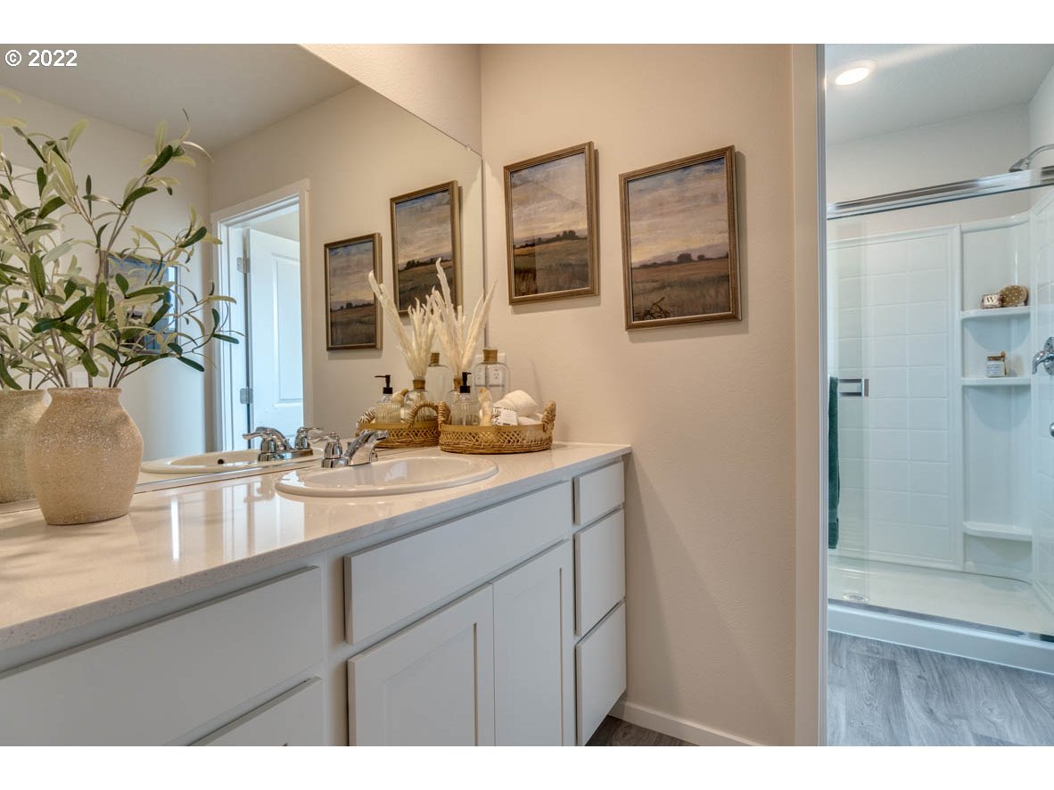 228 North 30th Drive Ridgefield, WA 98642 - Photo 19 of 24 a bathroom with a sink and a mirror