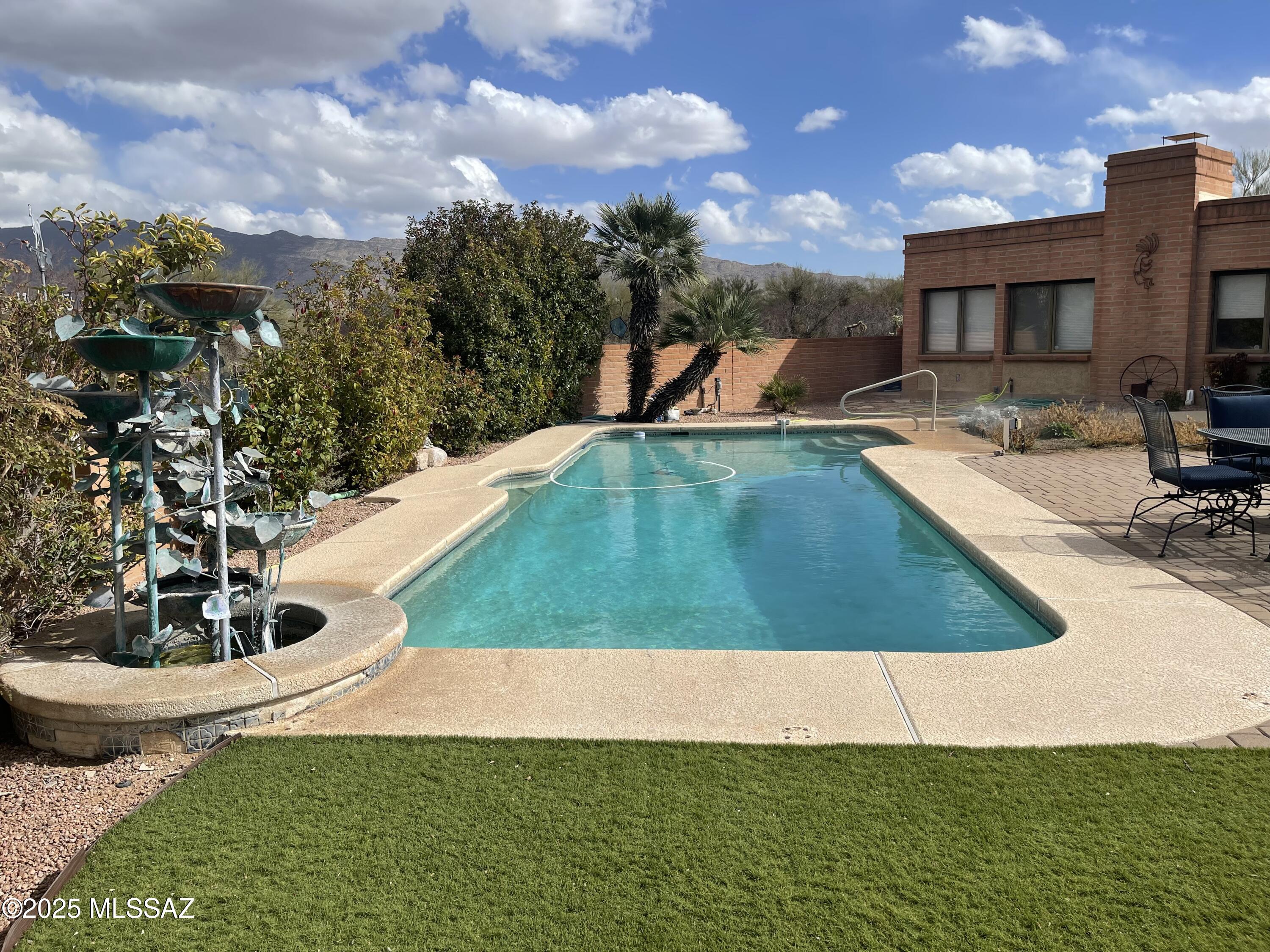 942 North Rancho Del Jefe Loop Tucson, AZ 85748 - Photo 2 of 27 Gallery Image 2