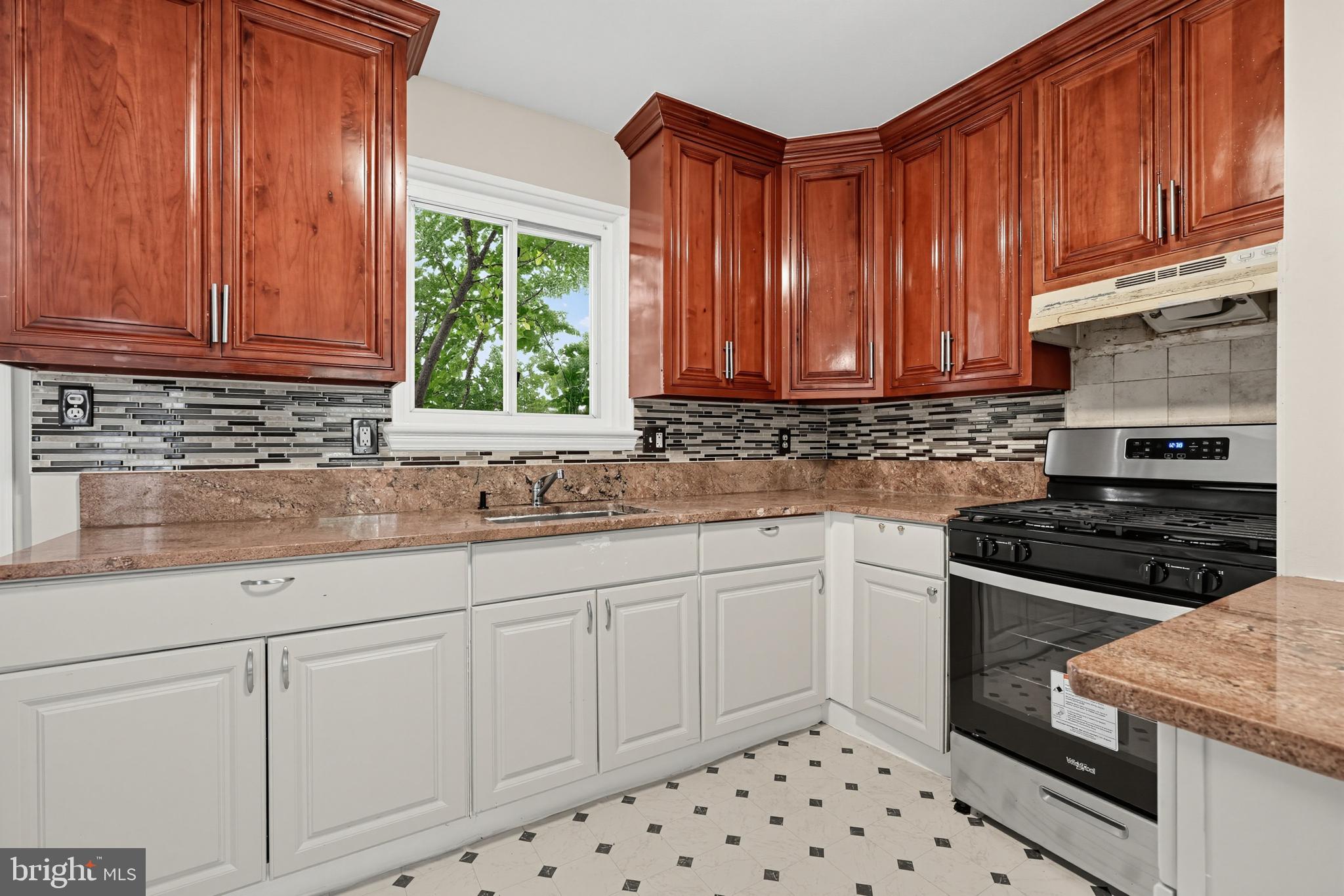 7928 Riggs Road Hyattsville, MD 20783 - Photo 3 of 10 Gallery Image 3