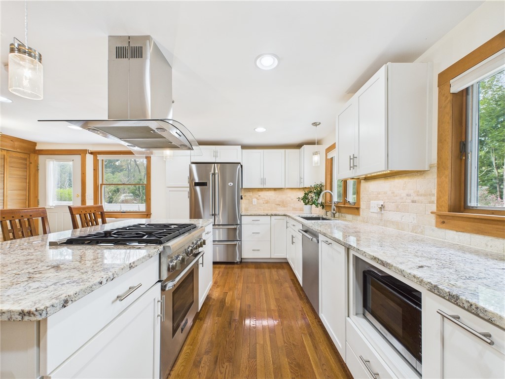 722 S Road South Kingstown, RI 02879 - Photo 9 of 36