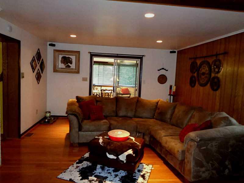 523 Fairoaks Street McKees Rocks, PA 15136 - Photo 7 of 24 Family Room.
