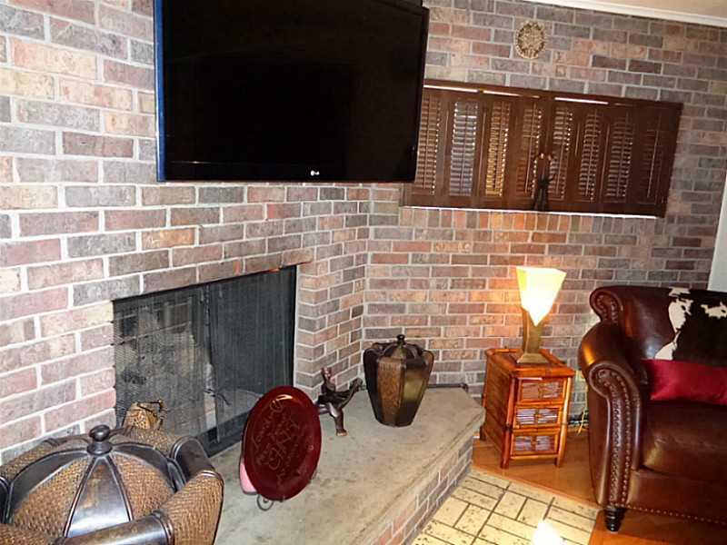 523 Fairoaks Street McKees Rocks, PA 15136 - Photo 10 of 24 Family Room.
