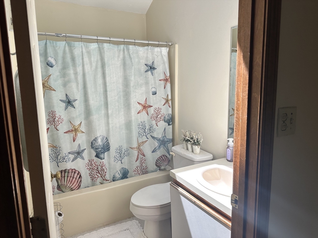 10 Pinecrest Road, Unit 10 Uxbridge, MA 01569 - Photo 11 of 14