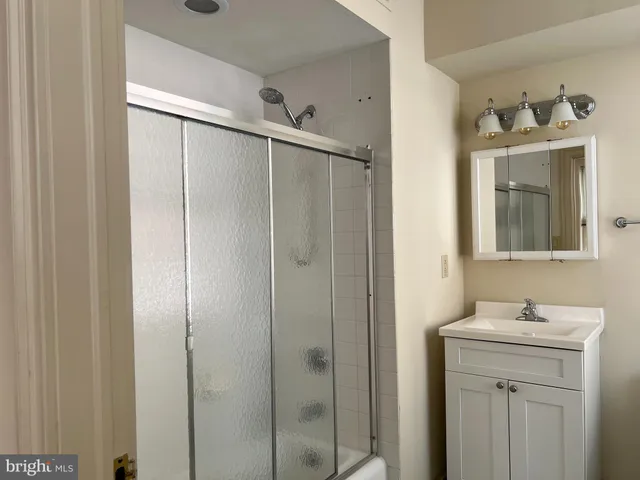 $3,200 | 202 South 17th Street, Philadelphia, PA 19103