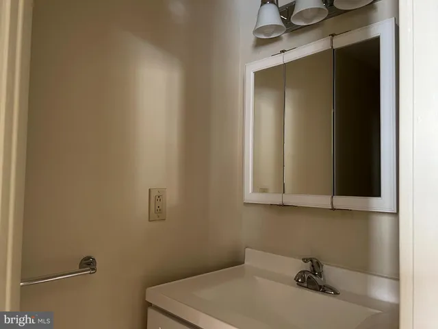 $3,200 | 202 South 17th Street, Philadelphia, PA 19103