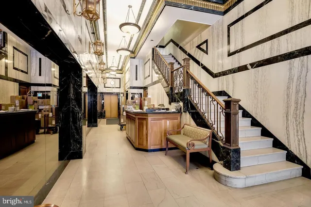 $3,200 | 202 South 17th Street, Philadelphia, PA 19103