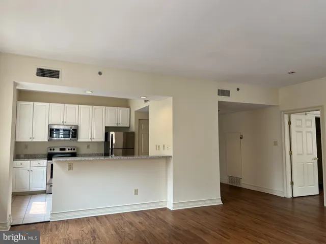$3,200 | 202 South 17th Street, Philadelphia, PA 19103