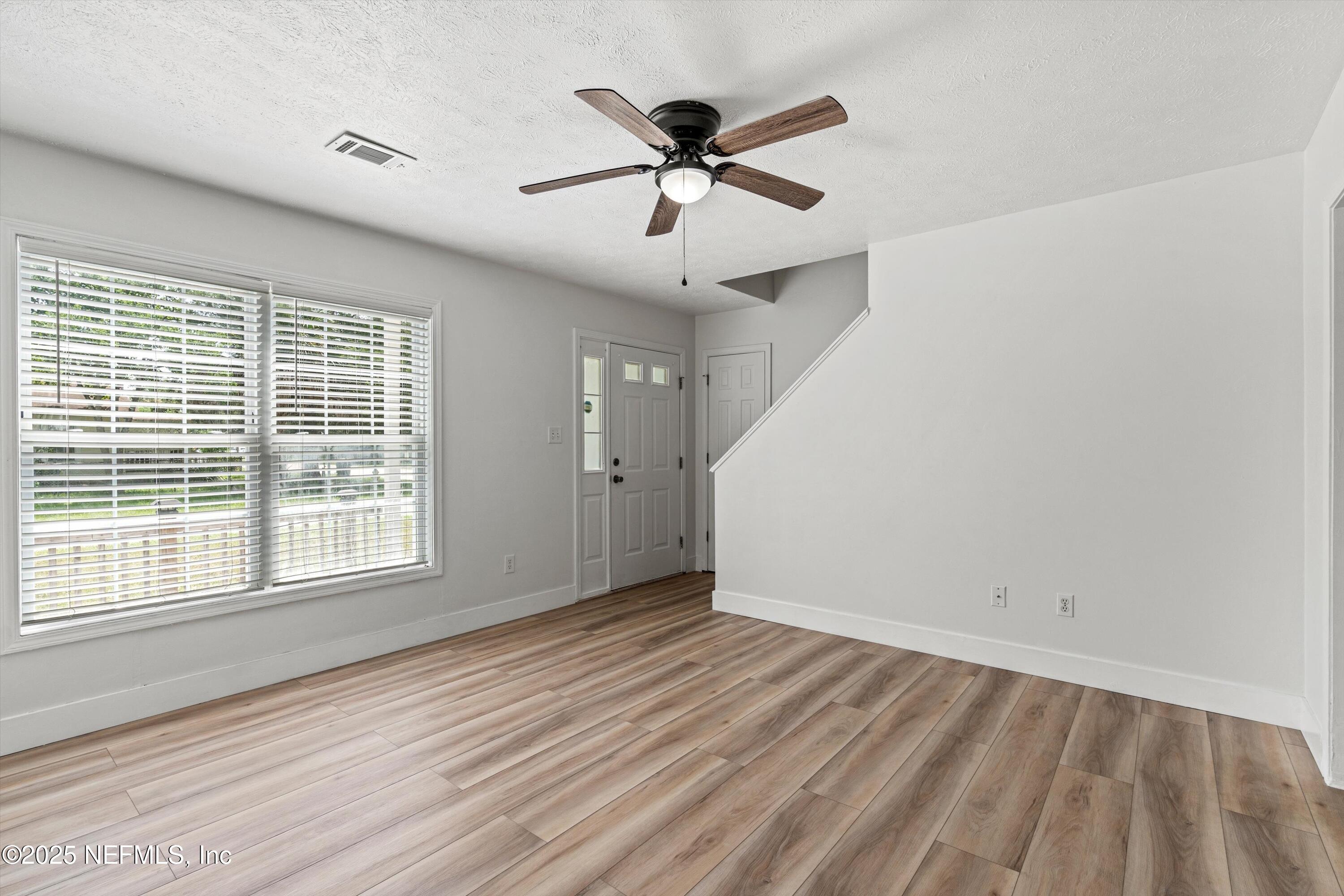 1809 Lakewood Road Jacksonville, FL 32207 - Photo 3 of 39 Living Room