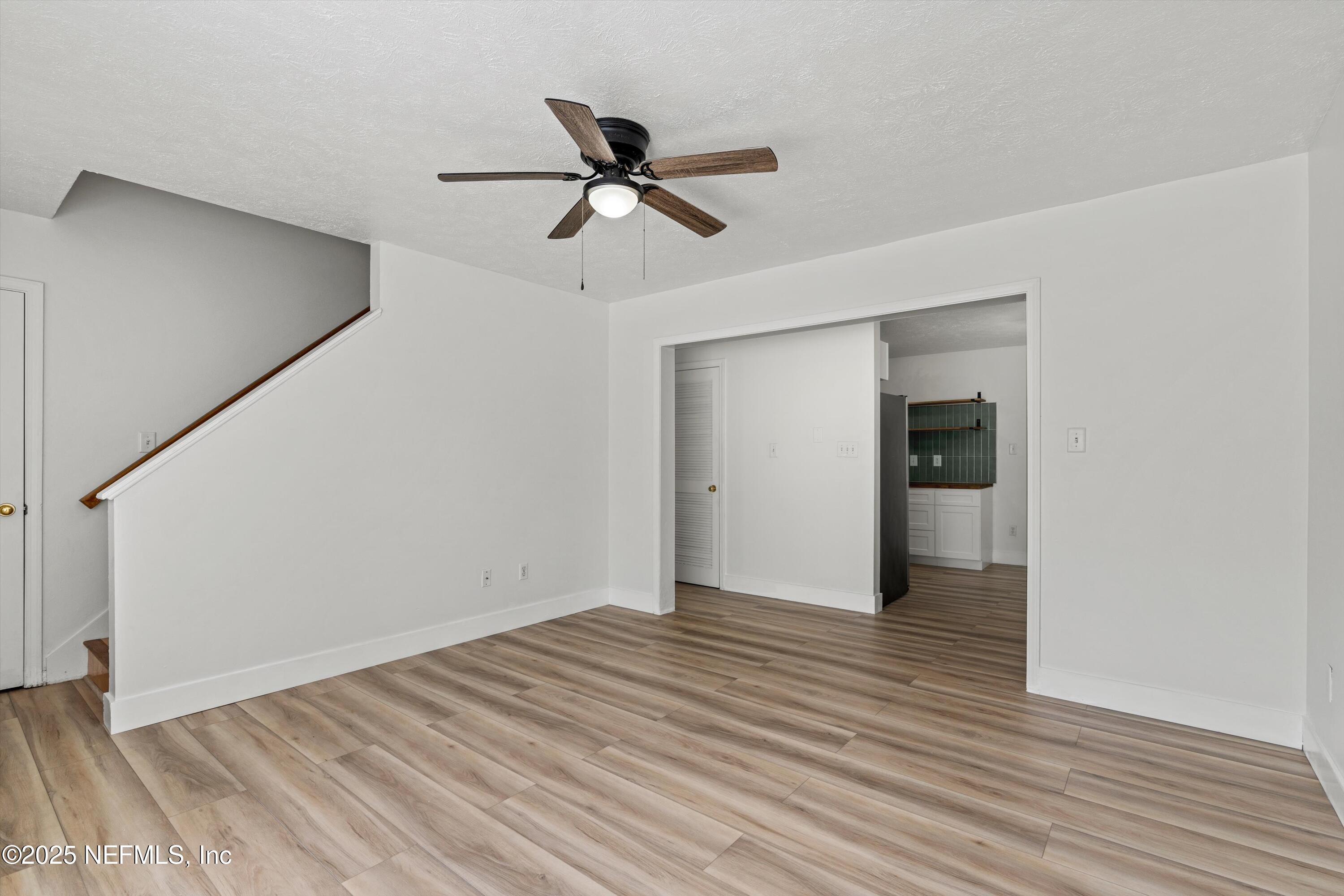 1809 Lakewood Road Jacksonville, FL 32207 - Photo 4 of 39 Living Room