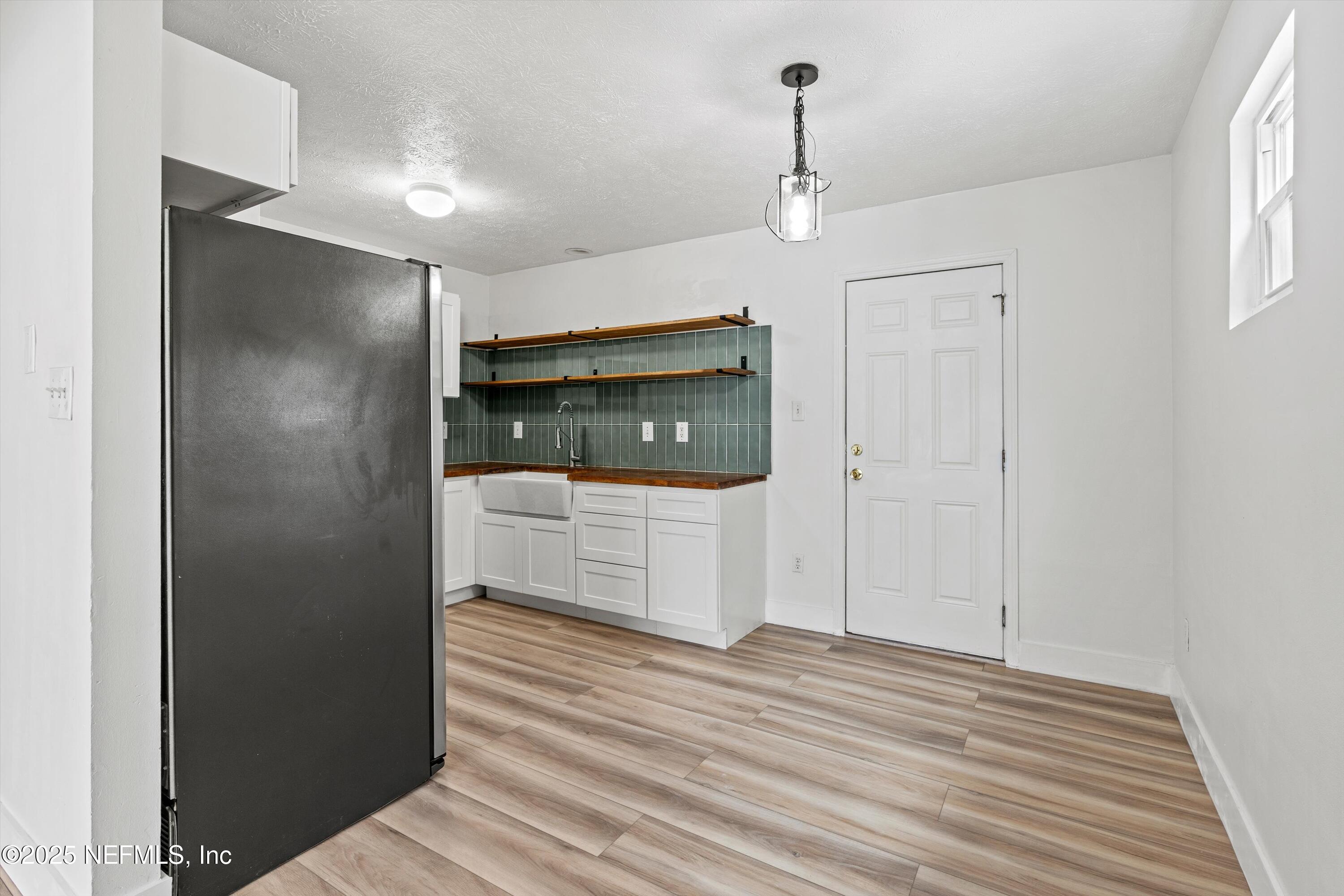 1809 Lakewood Road Jacksonville, FL 32207 - Photo 6 of 39 Dining Room to Kitchen