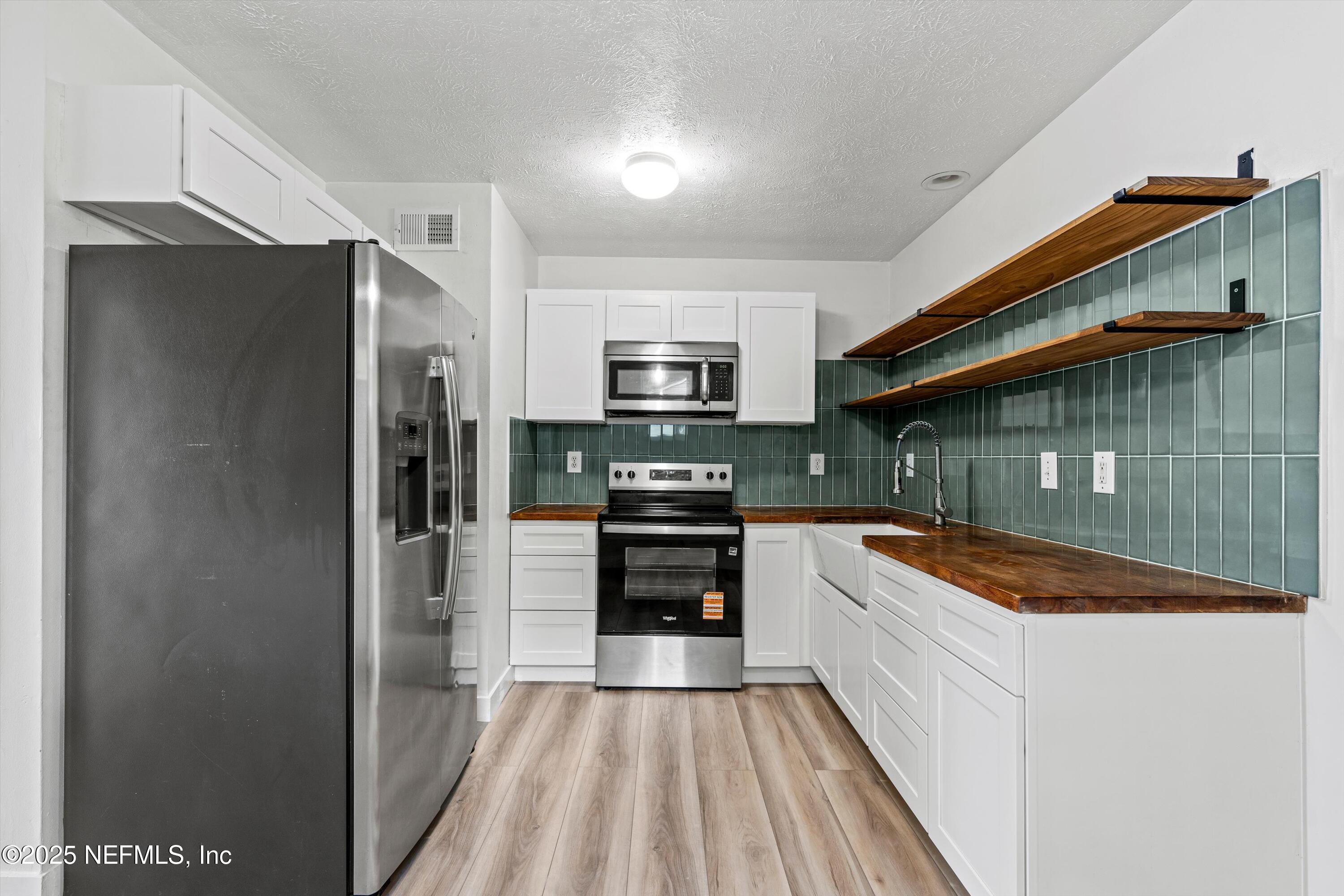 1809 Lakewood Road Jacksonville, FL 32207 - Photo 8 of 39 Kitchen