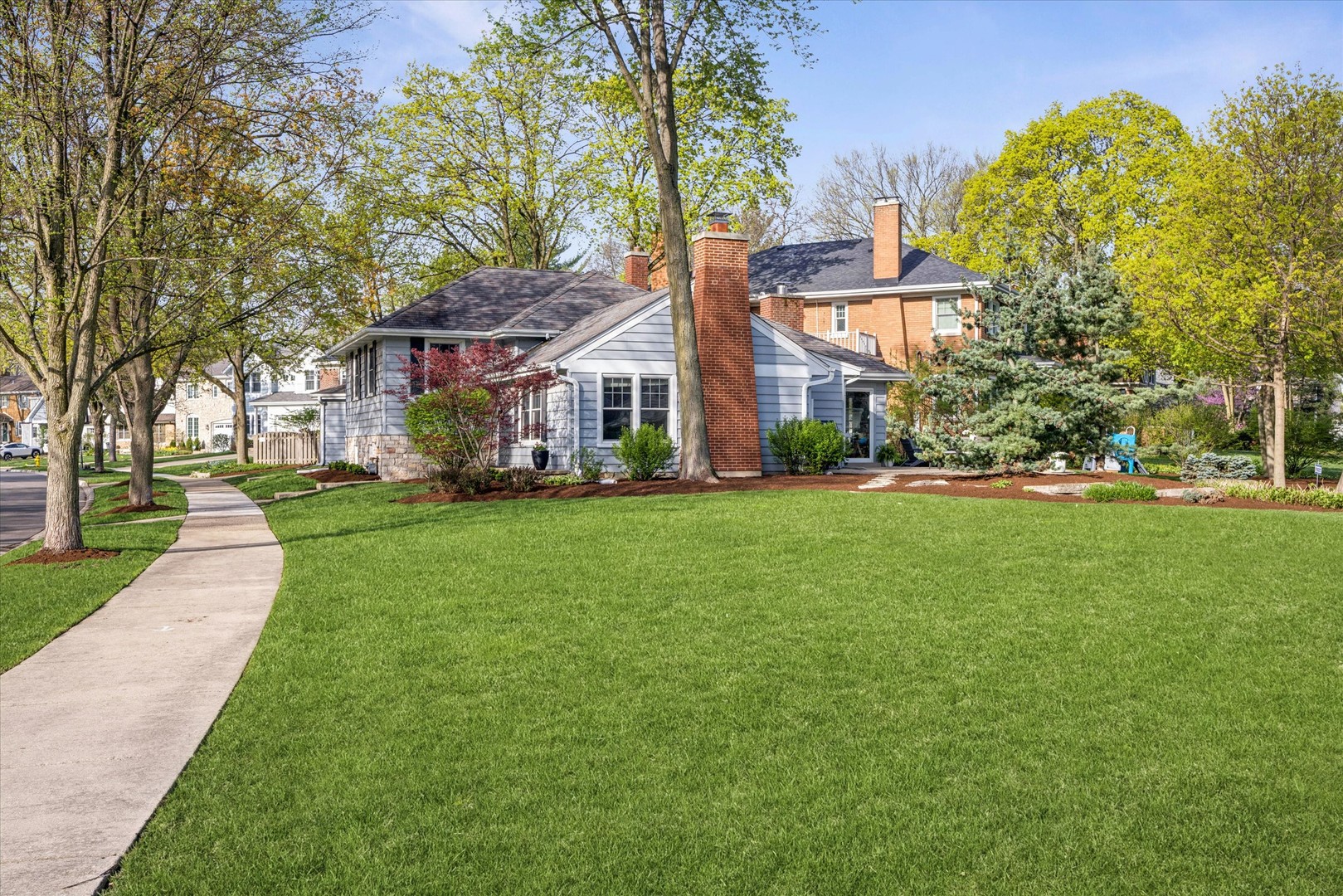 258 Crest Road Glen Ellyn, IL 60137 - Photo 2 of 41