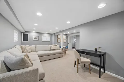 $725,000 | 258 Crest Road, Glen Ellyn, IL 60137