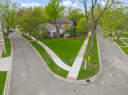 $725,000 | 258 Crest Road, Glen Ellyn, IL 60137