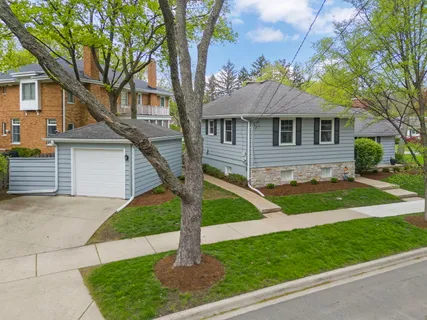 $725,000 | 258 Crest Road, Glen Ellyn, IL 60137