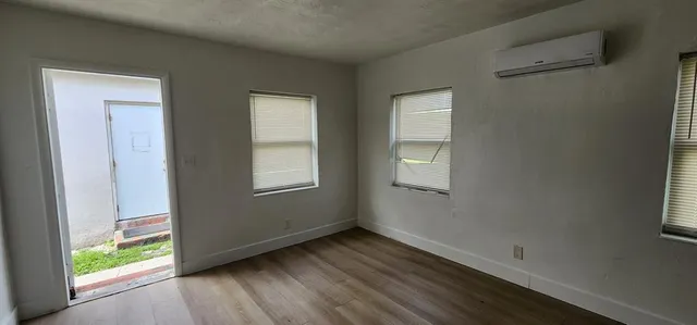 $1,000 | 2707 Lincoln Street, Unit 18, Hollywood, FL 33020