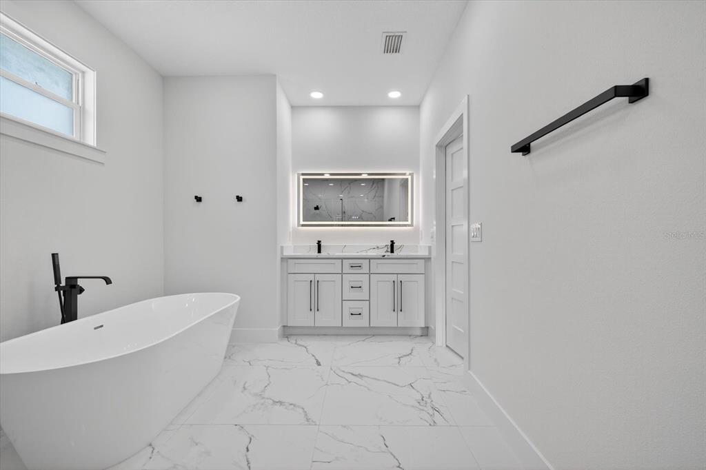 2719 West St John Street Tampa, FL 33607 - Photo 38 of 44 a bathroom with a bathtub and a sink