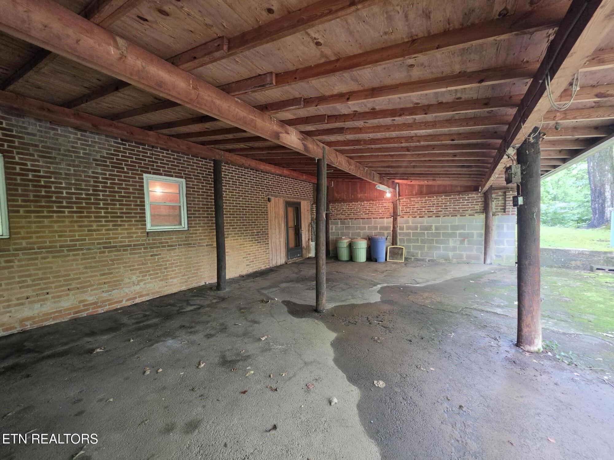1211 Craig Road Knoxville, TN 37919 - Photo 36 of 42 Carport