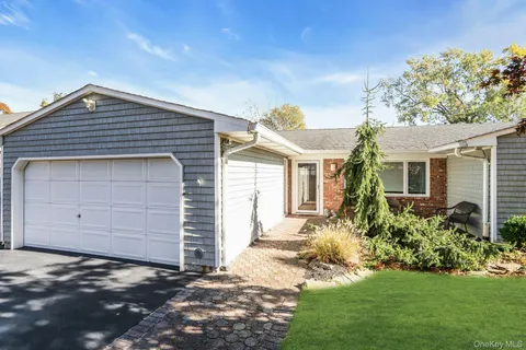 $849,000 | 15 Empire Court, Commack, NY 11725
