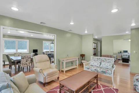 $849,000 | 15 Empire Court, Commack, NY 11725