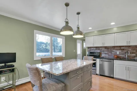 $849,000 | 15 Empire Court, Commack, NY 11725