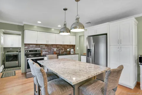 $849,000 | 15 Empire Court, Commack, NY 11725