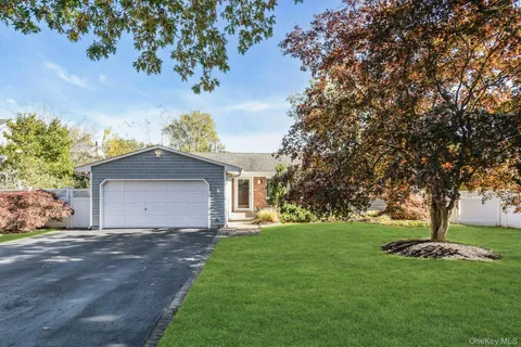 $849,000 | 15 Empire Court, Commack, NY 11725