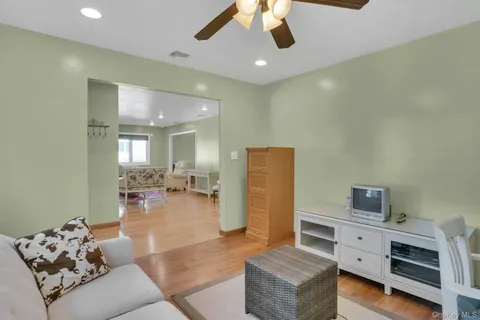 $849,000 | 15 Empire Court, Commack, NY 11725