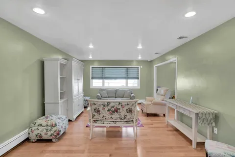 $849,000 | 15 Empire Court, Commack, NY 11725