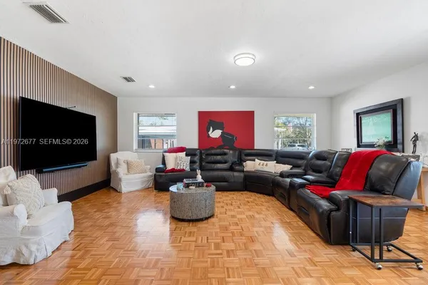 a view of a yard with a house