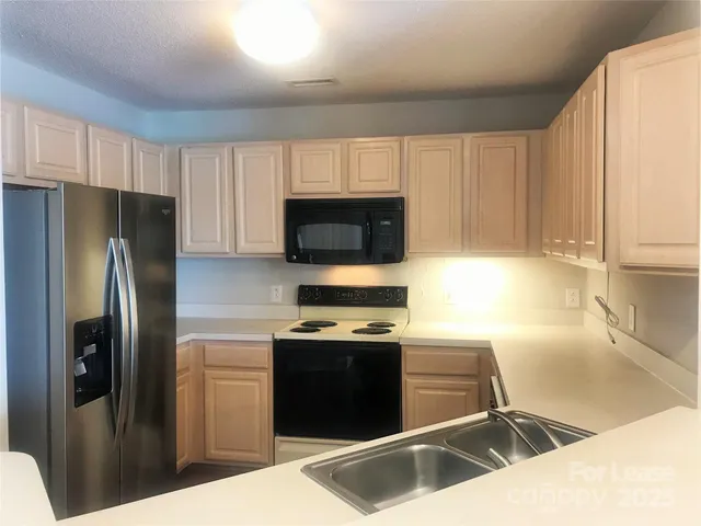 $1,750 | 1329 Torrence Circle, Davidson, NC 28036