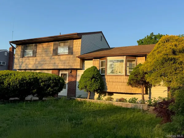 $524,999 | 29 Franco Avenue, Selden, NY 11784