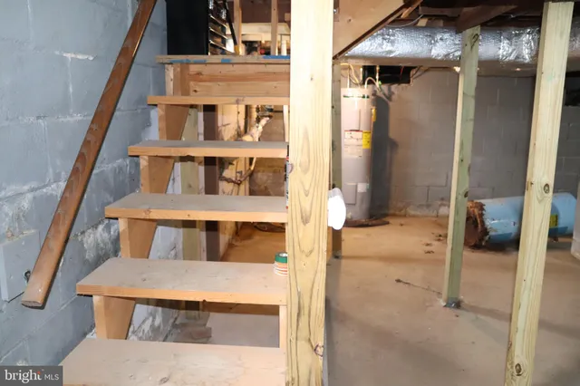 a house view with a outdoor space