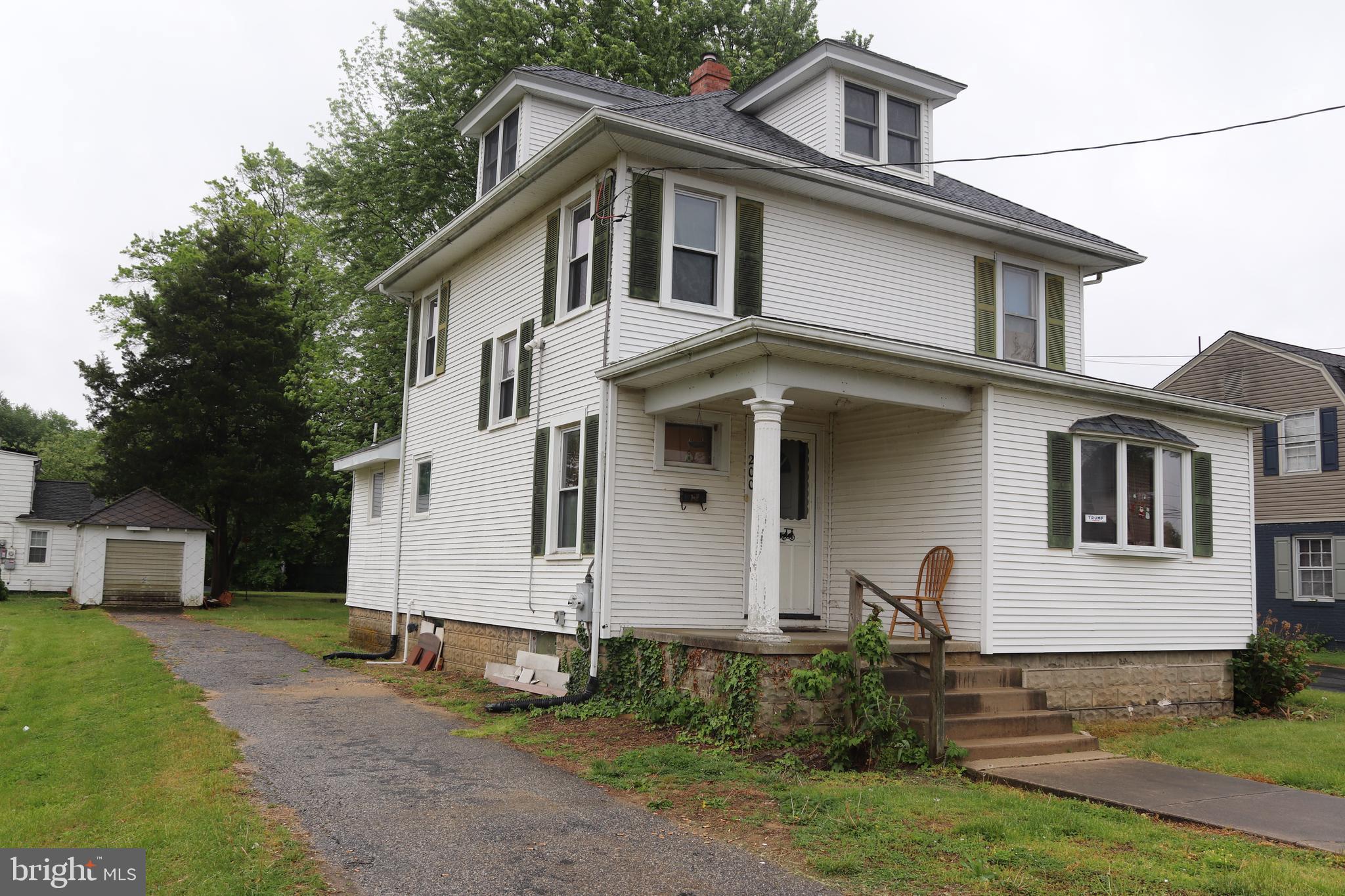200 Union Street Salem, NJ 08079 - Photo 6 of 26 a front view of a house with a yard