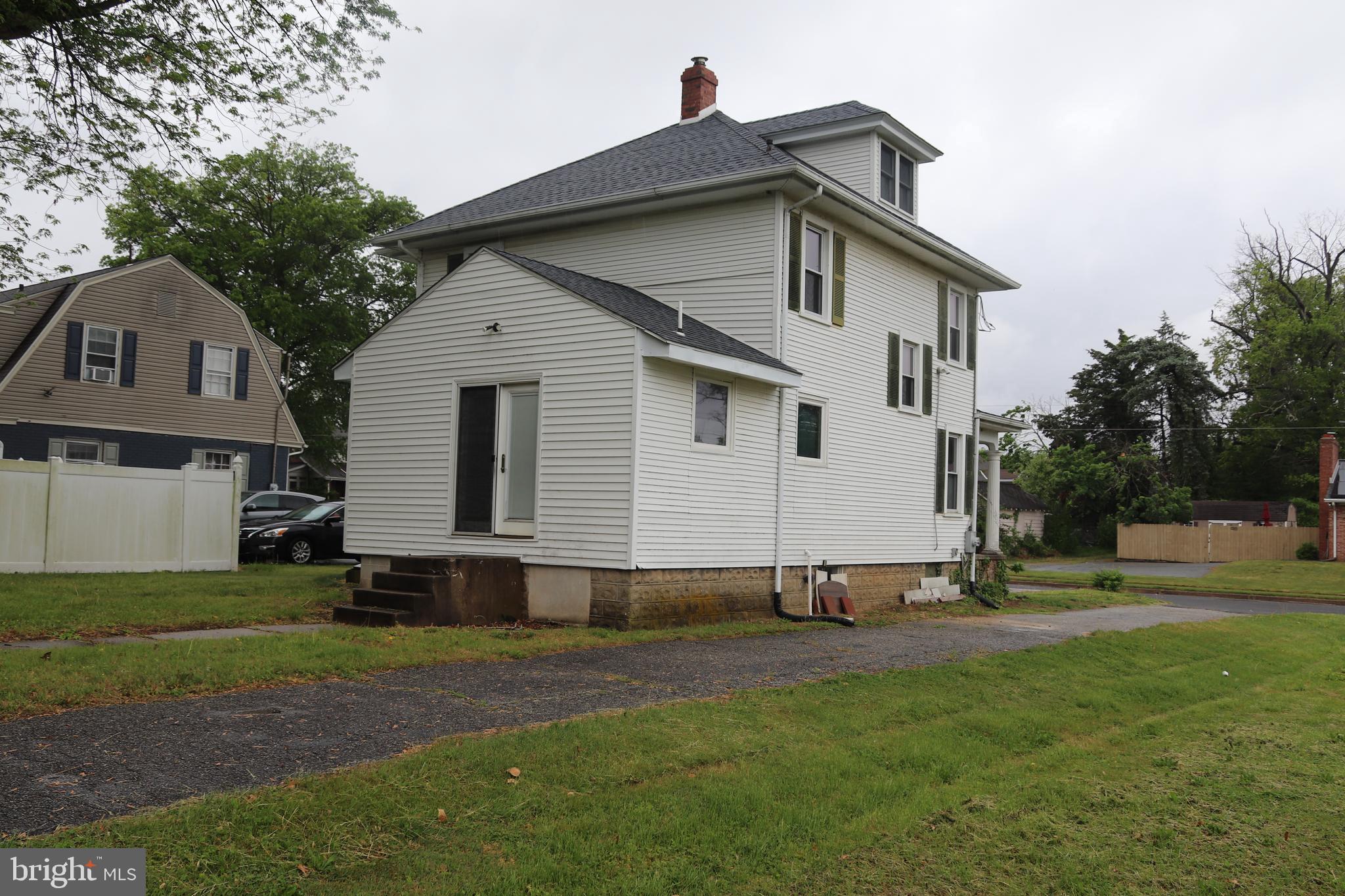 200 Union Street Salem, NJ 08079 - Photo 9 of 26 a front view of a house with a garden