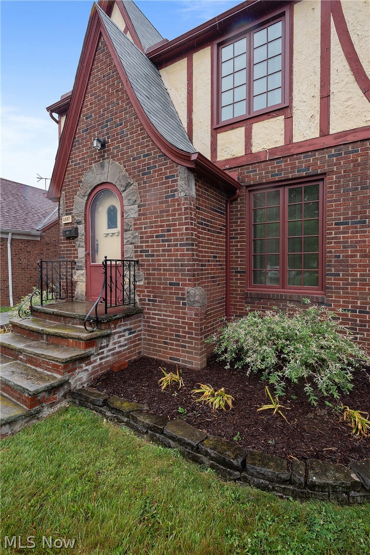 3567 Bainbridge Road Cleveland Heights, OH 44118 - Photo 3 of 33 Gallery Image 3
