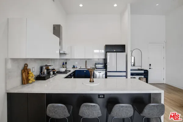 $4,500 | 118 South Kenwood Street, Unit 102, Glendale, CA 91205