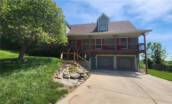 $325,000 | 3305 South Sioux Court, Independence, MO 64057