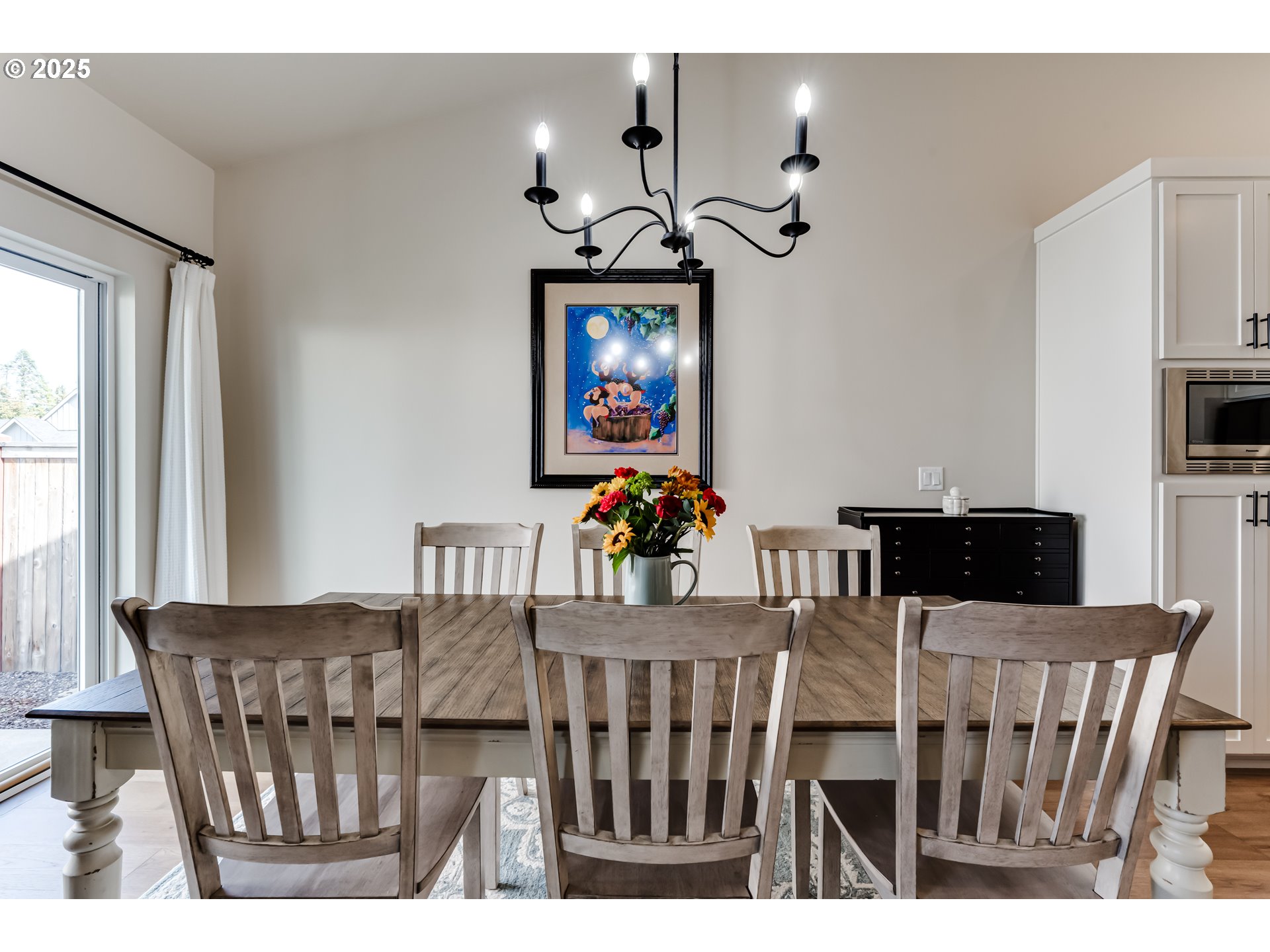 3266 Mountain Crk Lane Springfield, OR 97478 - Photo 17 of 42 a view of a dining room with furniture